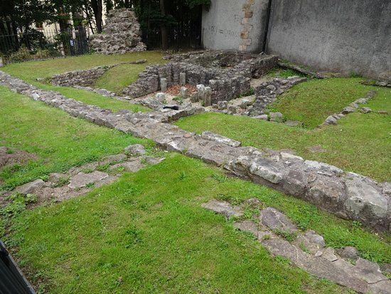 Roman Bath House and Wery Wall Remains